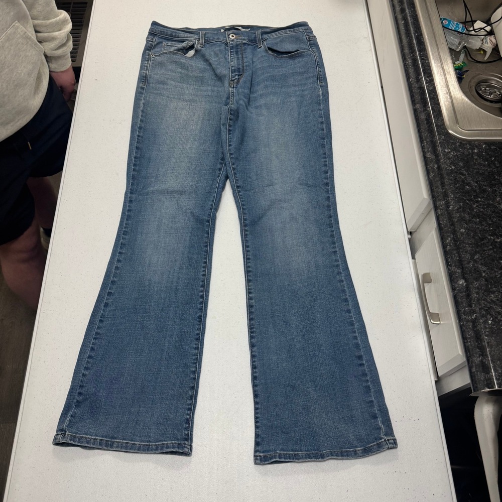 Levis 515 Bootcut Jeans Womens 14M Medium Wash Blue Mid Rise Denim 15516-0135